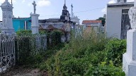 A unos días del Día de Muertos, el panteón municipal en Escuinapa se mantiene con maleza y basura