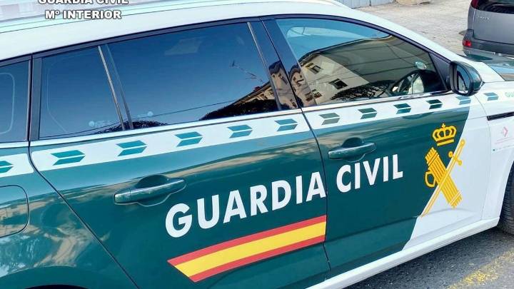 Buscan a un hombre dado a la fuga tras apuñalar gravemente a su pareja en Isla Cristina