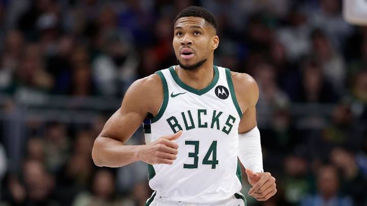 Giannis: Sole focus with Bucks, but 'human' if I change mind