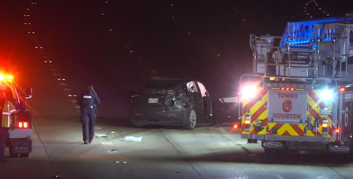 Deadly crash shuts down inbound I-10 Katy Freeway near Taylor Street