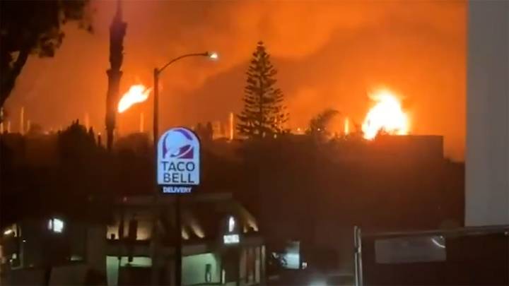 Un gigantesco incendio arrasa una refinería de Chevron a las afueras de Los Ángeles