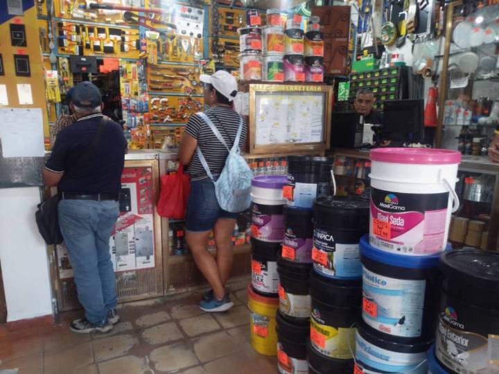 Desde los $12 se consigue pintura en Catia la Mar