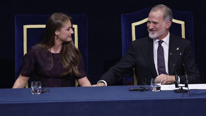 El rey cede espacio a la princesa de Asturias "con emoción de padre y de rey"
