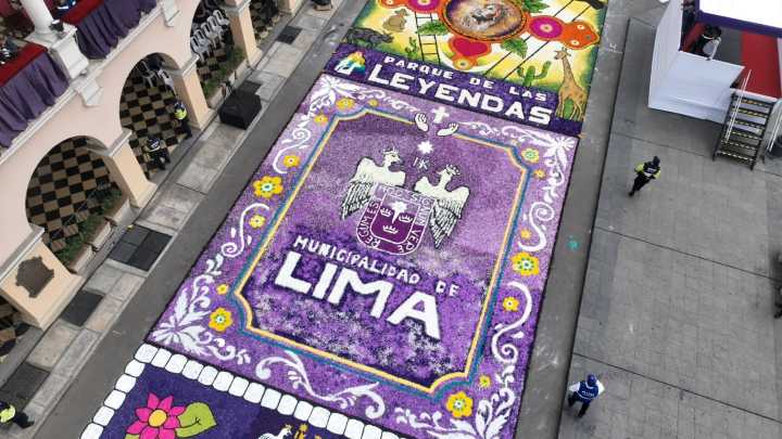 Lima rinde homenaje al Señor de los Milagros con alfombras florales en el centro histórico