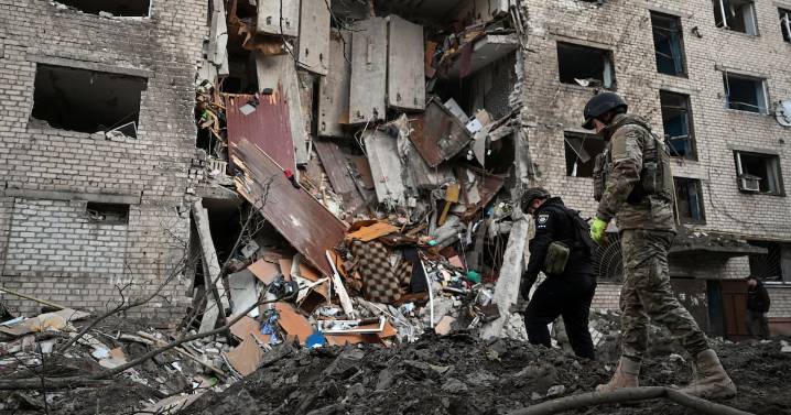 Rusia bombardea red eléctrica de Ucrania: seis muertos y apagones masivos en todo el país