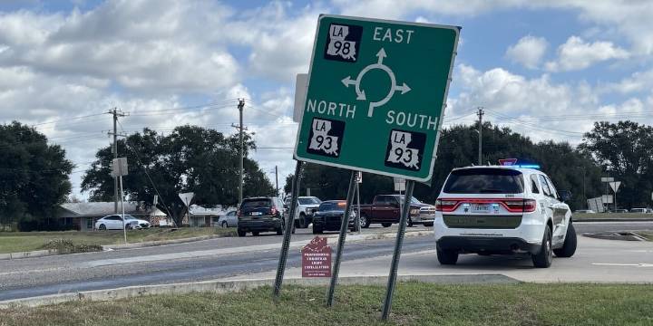 3 dead in plane crash near Lafayette