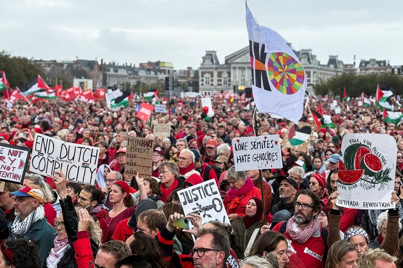 Hundreds of thousands protest in Amsterdam against Gaza war