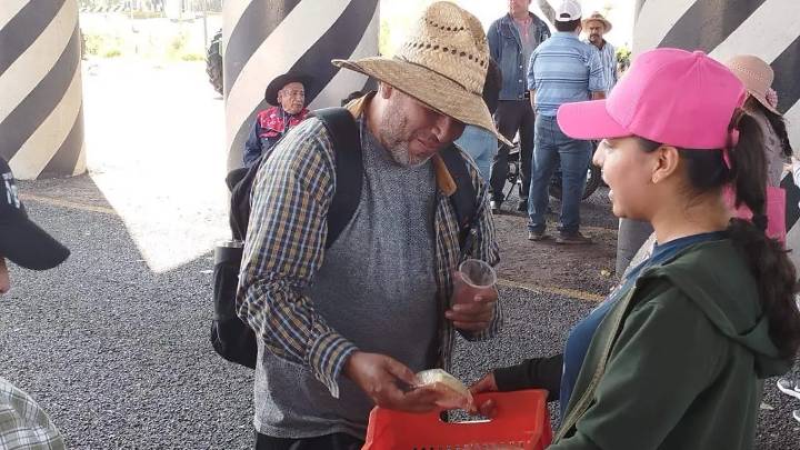Comerciantes y empresas apoyan a personas varadas en bloqueos campesinos