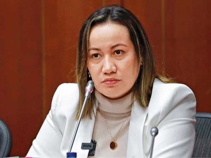 Carolina Corcho sigue firme en la consulta del 26 de octubre