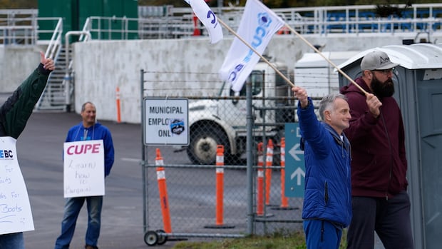 District of Squamish workers reach tentative agreement after nearly 2