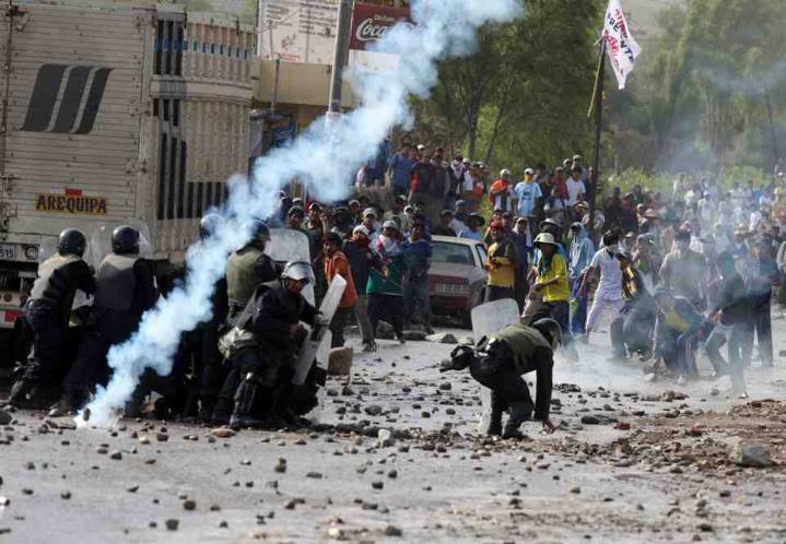 «Nos mandan tanquetas y muchos policías»: Dirigenta del Valle de Tambo relata represión en protestas contra Tía María