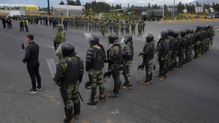 Noboa declara estado de excepción en 10 provincias de Ecuador por protestas por el precio del diésel