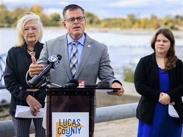 State emergency officials urge Lucas County alert system sign
