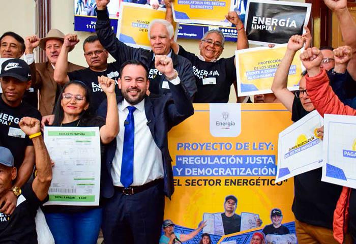 Gobierno radicó el proyecto de ley para democratizar el sector energético y modernizar la regulación de servicios públicos