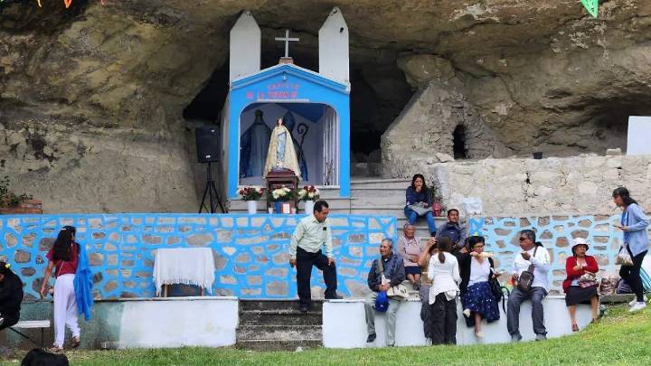 Peregrinan miles de creyentes al santuario de Nuestra Señora de la Defensa