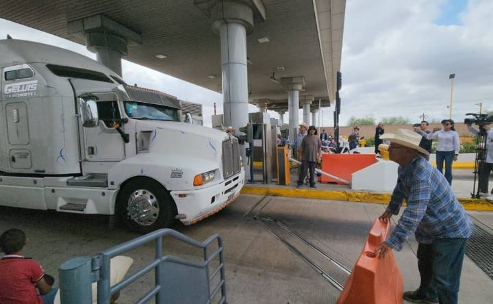Productores de maíz mantienen 12 bloqueos en red federal y 2 autopistas