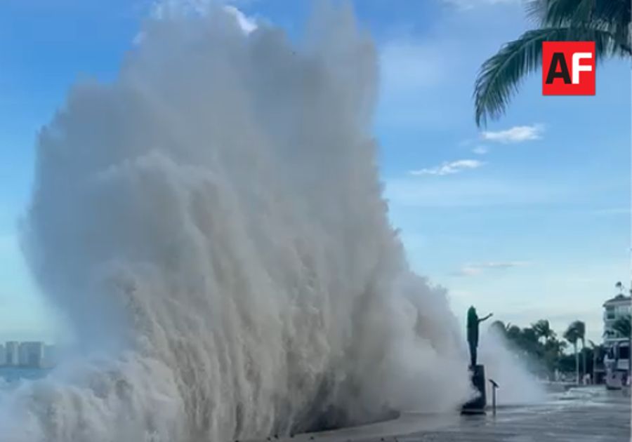 Oleaje elevado e inundaciones afectan la zona costera de Puerto Vallarta tras el paso del huracán “Priscila”