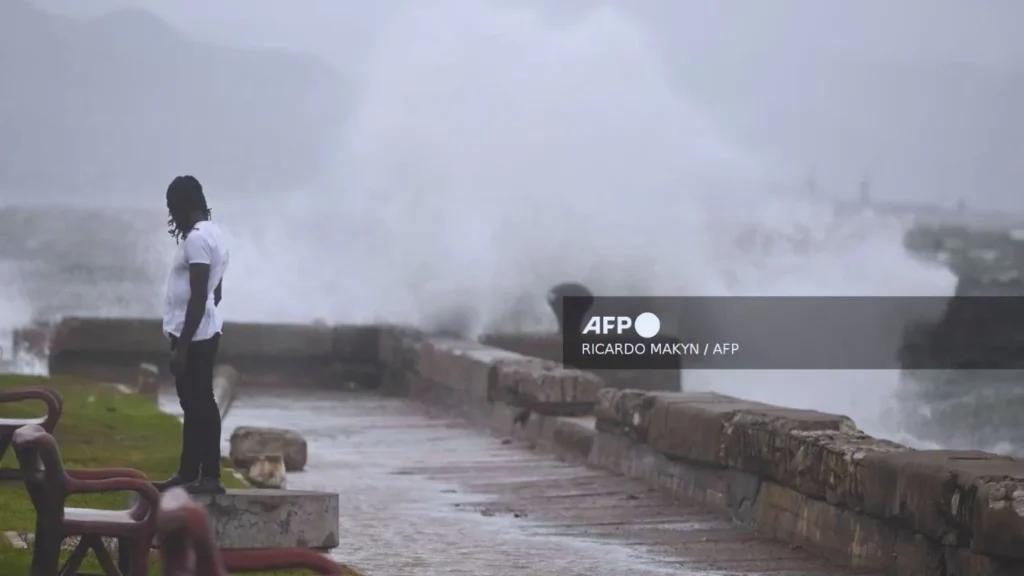Melissa toca tierra en Jamaica como el huracán más poderoso en afectar la isla