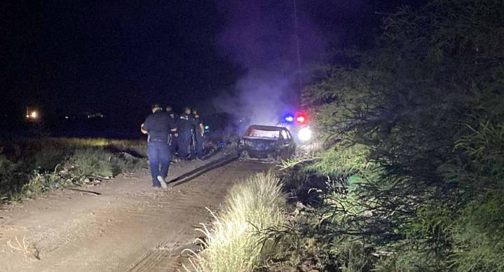Incendian vehículo con persona dentro en Villas del Sur en Hermosillo