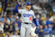Yoshinobu Yamamoto throws 3-hitter as Dodgers beat Brewers for 2