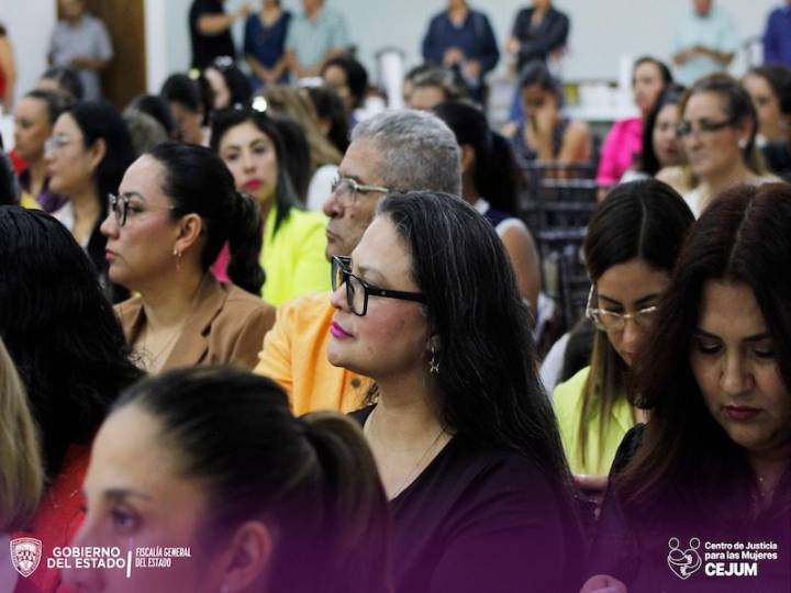 Imparte CEJUM plática a docentes de la Sección 42
