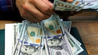 El dólar oficial cerró a $1405, mientras las acciones argentinas en Wall Street…