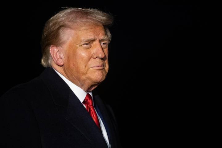 Trump llega a Catar en una breve parada en su viaje hacia Malasia