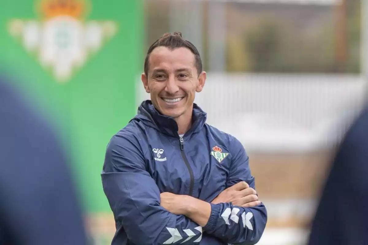 Andrés Guardado arranca carrera como entrenador en cantera del Betis