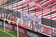 Las banderas y los carteles con los que Barracas Central recibió a Boca