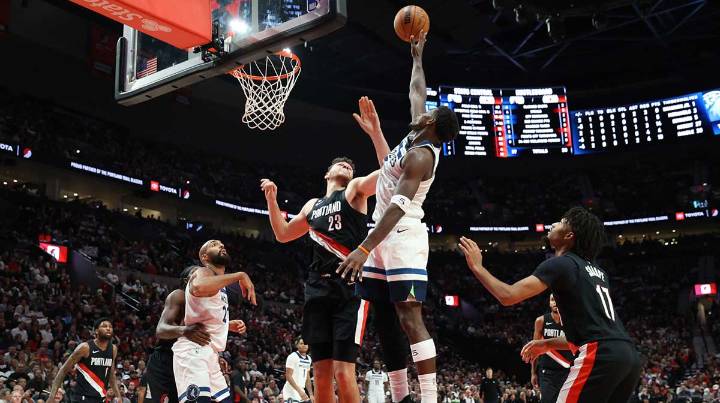 Timberwolves’ Anthony Edwards drops mic on monster season opener despite bad back