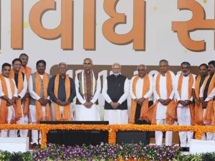 All 16 ministers of Gujarat government resign before reshuffle:New cabinet to take oath today at 11:30 pm; 26 ministers likely in new team, 2 Deputy CMs on cards