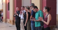 Berja clama justicia en las calles por la muerte de Antonio Campos y se une en apoyo a su familia