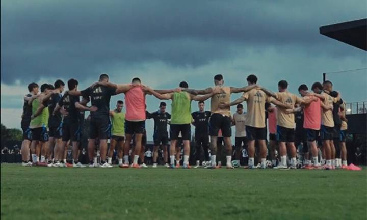 El homenaje del la selección argentina y de los clubes a Miguel Russo