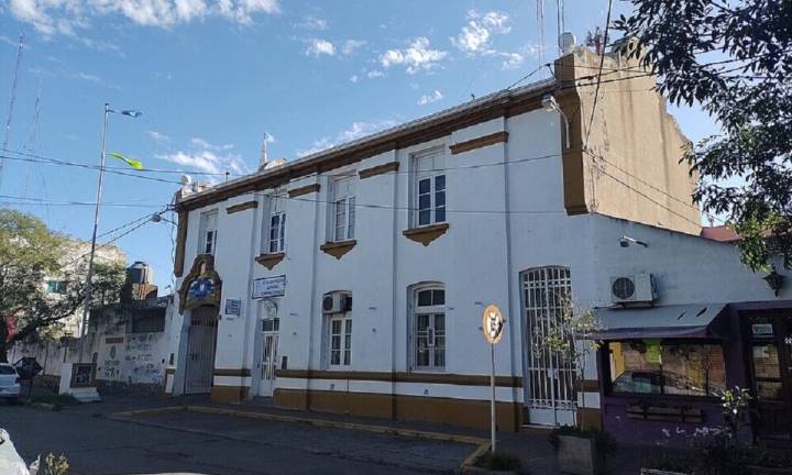 Punta Alta: dos policías salvaron a un hombre que intentaba arrojarse desde un balcón
