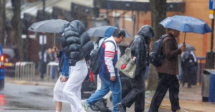 Met Office issues 21-hour yellow weather warning as 'heavy rain' forecast