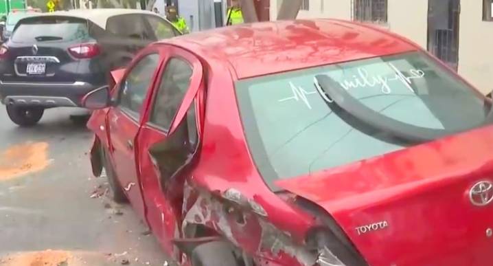 Santa Beatriz: Reportan violento accidente entre dos autos Cercado de Lima