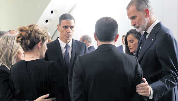 Entre lagrimas y protestas, el funeral de la dana destapa la indignación de las víctimas con Mazón