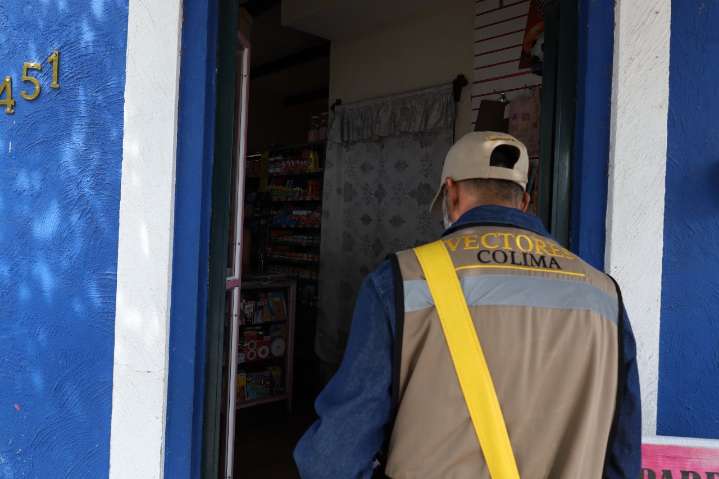 Mantiene Salud Colima control larvario en cinco municipios con mayor riesgo por dengue, ante aumento de casos probables