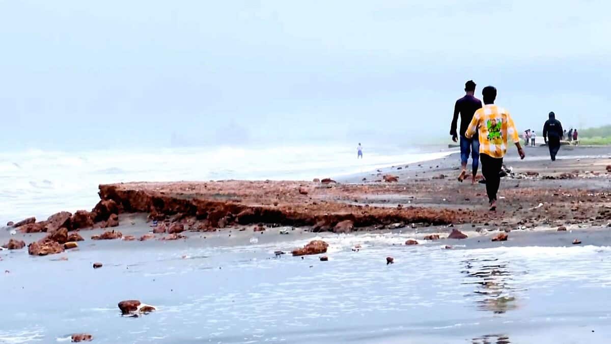 Cyclone ‘Montha’ nearing AP coast with 100 kmph winds, red alert in 19 districts