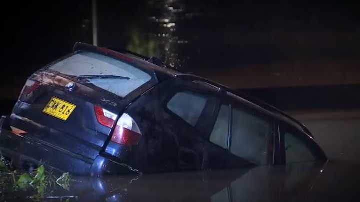Adulto mayor murió ahogado tras caer con su carro a un caño en el norte de Bogotá