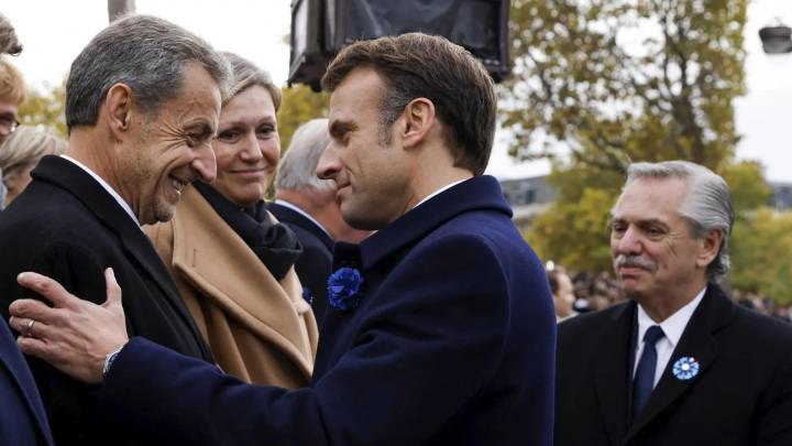 Macron recibe a Sarkozy en el Elíseo antes de entrar en prisión por haber recibido fondos de Gadafi para su campaña electoral