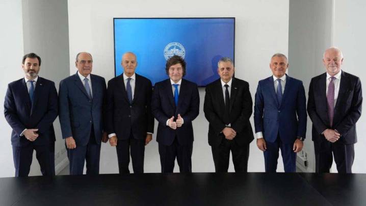 YPF y ENI sellaron acuerdo para proyecto de GNL en Argentina