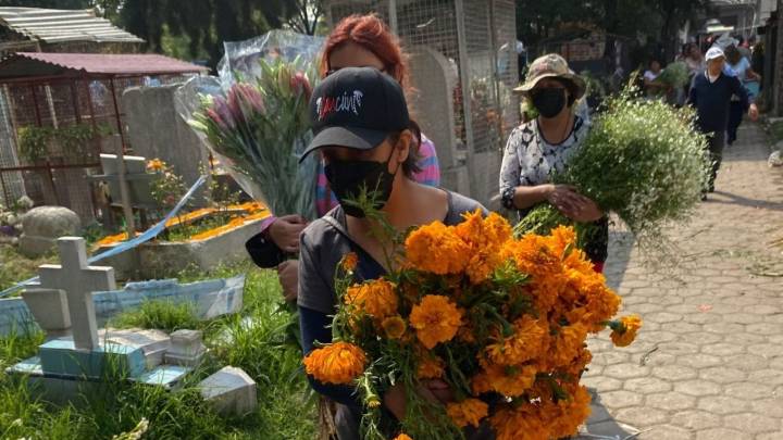 “Sepultamos un bebé, tenía 2 días de nacido”: Hugo Rodríguez cuenta lo duro que es trabajar en un panteón