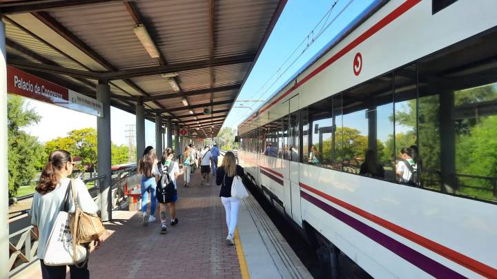 Casi la mitad de los trenes de Cercanías de Sevilla incumplieron su horario con un retraso medio de las demoras de 13,3 minutos