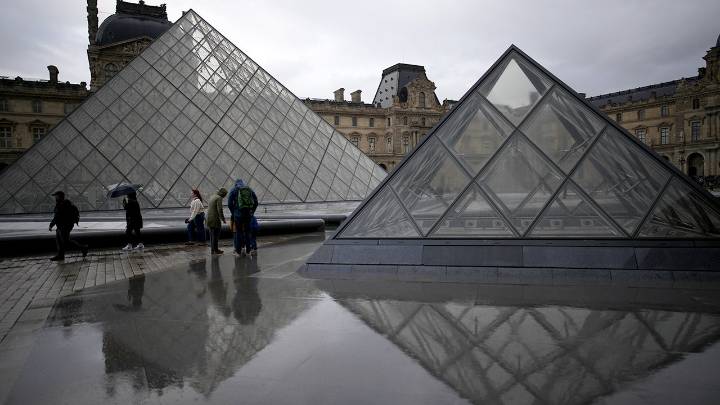 Louvre heist investigators arrest 5 more suspects, crown jewels remain missing