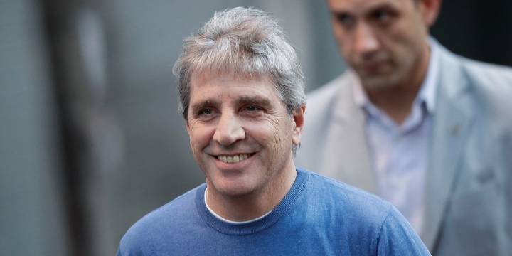 Ante la baja del dólar, los analistas apuestan a que Caputo retome las compras y empiece a acumular reservas