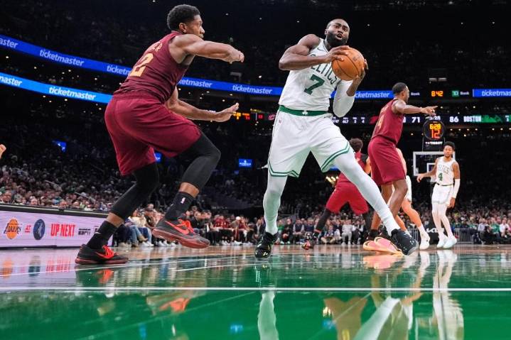 Jaylen Brown anota 30 puntos y los Celtics rompen la racha de victorias de los Cavaliers