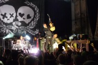 Del punk a los memes: la risa rebelde que sigue cuestionando las narrativas oficiales