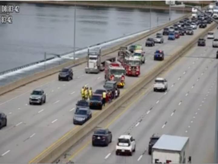 Dauphin County I-83 crash backs up traffic for miles