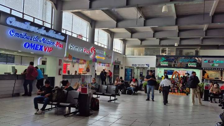 Decenas de personas se quedan varados en Central de Autobuses de Zamora